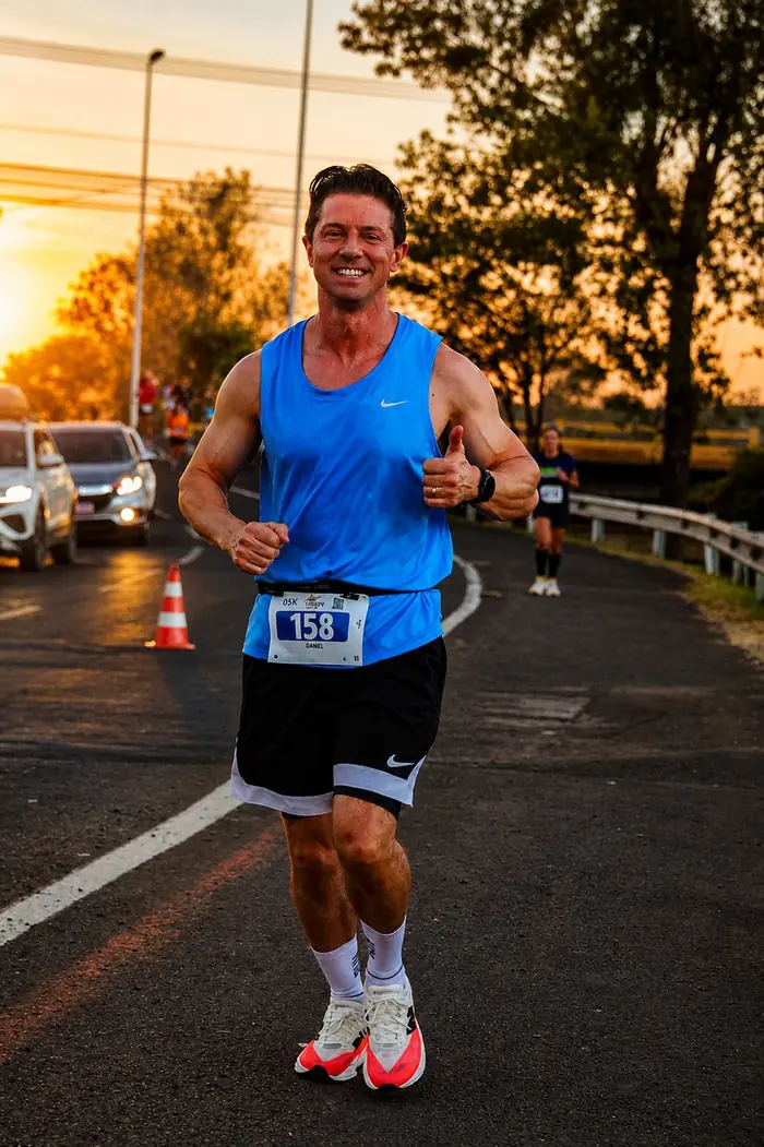 Daniel Sobotca nutricionista acompanhando paciente prova corrida Lages SC